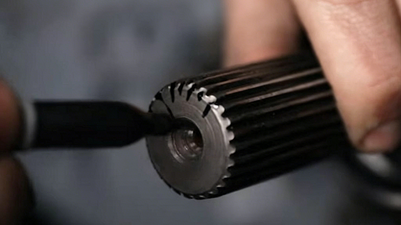 How to determine the number of splines on a splined shaft by identifying and counting each tooth around the circumference
