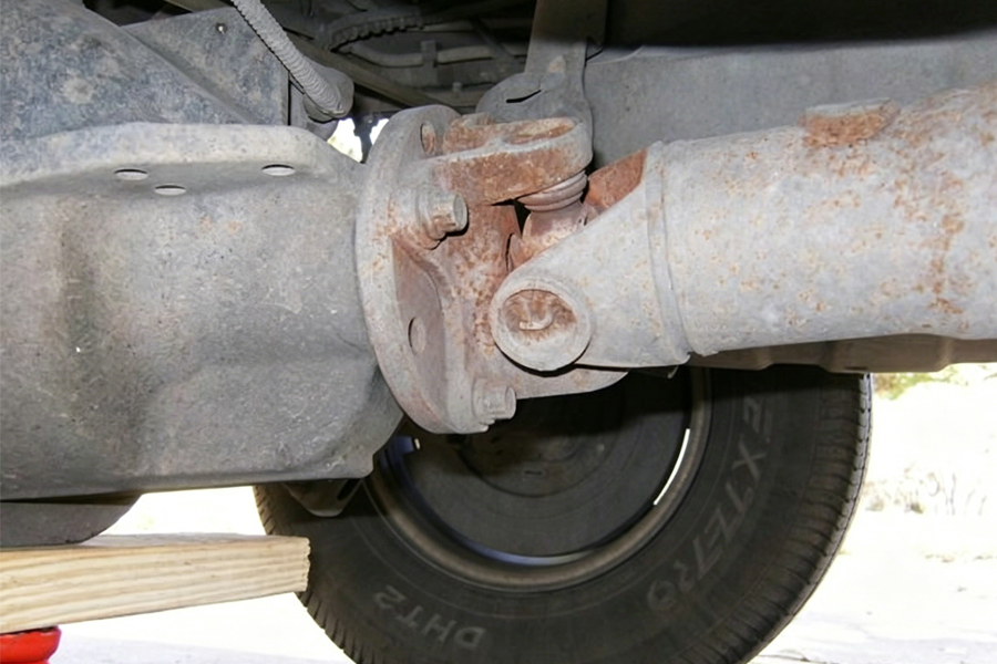 What Does a Flange Yoke Connect