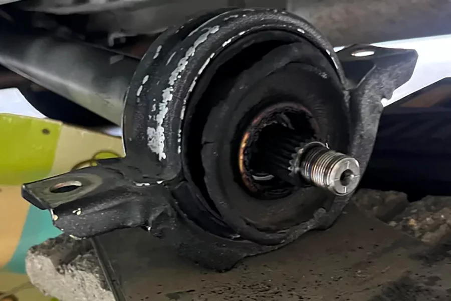 The picture shows a damaged central support bearing.