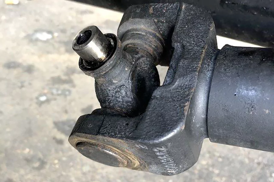 The picture shows an ujoint attached to the yoke.