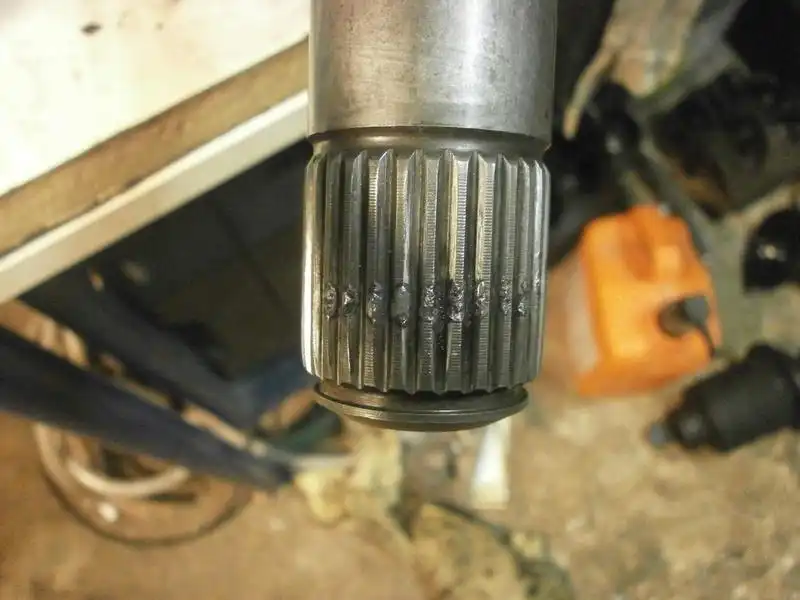 Common yoke shaft failures including spline wear and corrosion
