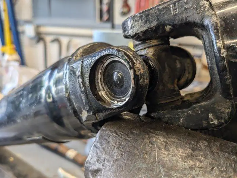Driveshaft end yoke and universal joint bearing caps